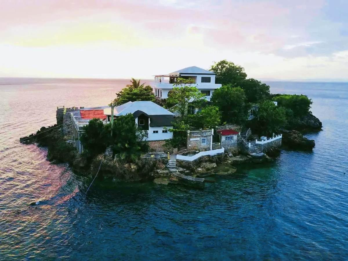 Utopia Island Resort Batangas Buitenkant foto